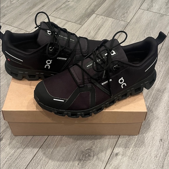 New!! On cloud 5 waterproof men’s sneakers - Picture 1 of 5